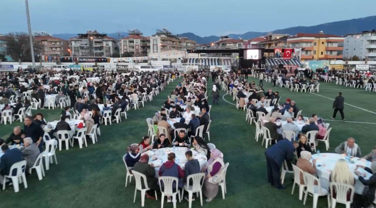 AK Parti Milas Teşkilatı İftar Sofrasında Buluştu 5